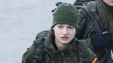 Leonor, junto a sus compañeros de Academia Leonor, junto a sus compañeros de Academia