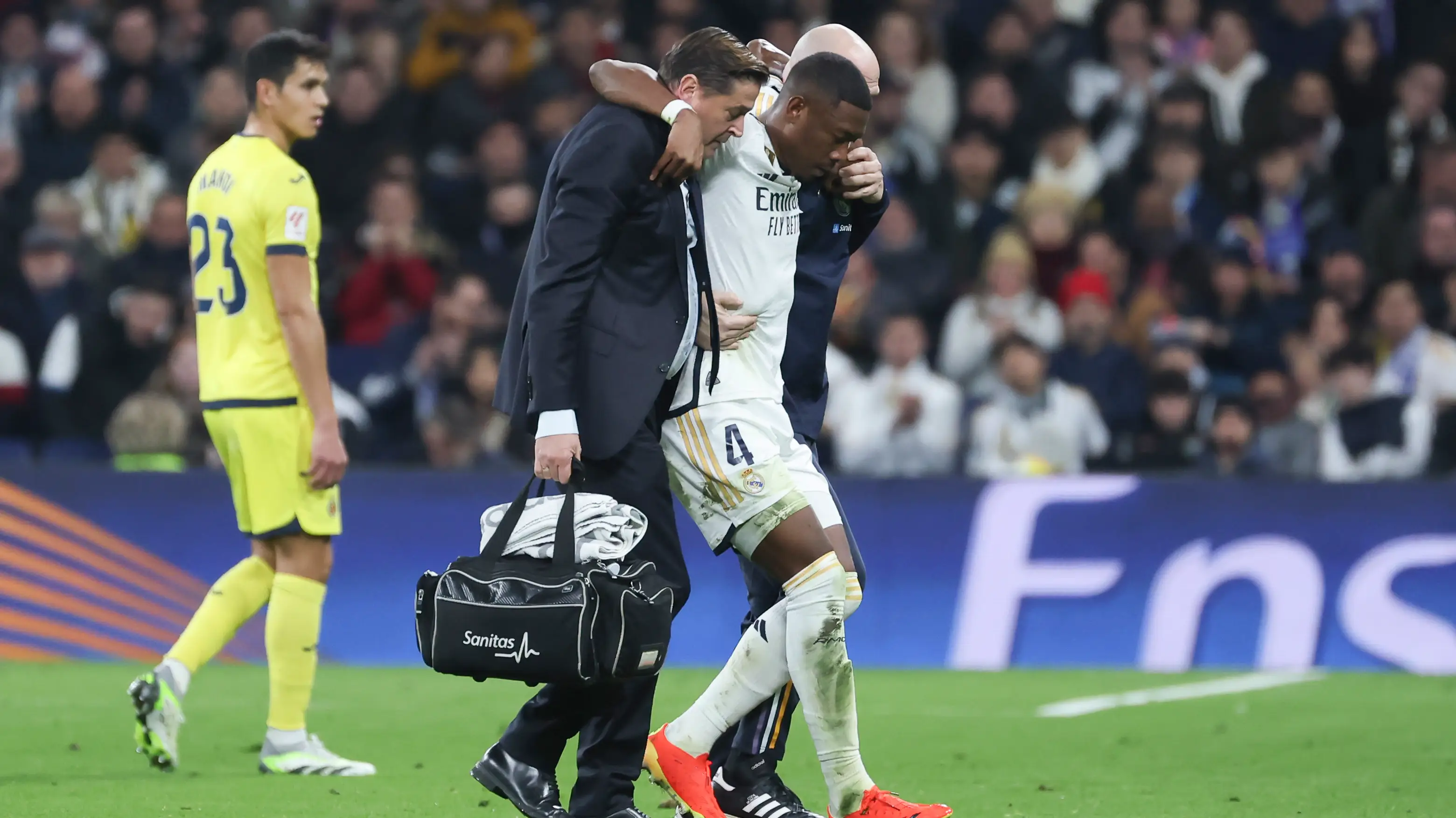 David Alaba, en el momento de retirarse lesionado tras romperse el cruzado David Alaba, en el momento de retirarse lesionado tras romperse el cruzado