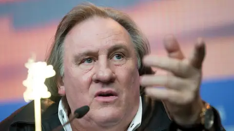 El actor francés Gerard Depardieu asiste a una conferencia de prensa durante el Festival Internacional de Cine de Berlín 2016. El actor francés Gerard Depardieu asiste a una conferencia de prensa durante el Festival Internacional de Cine de Berlín 2016.