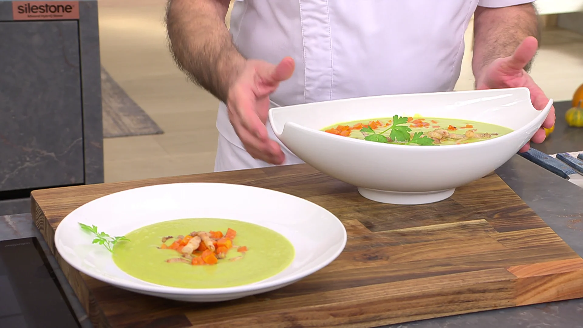 Arguiñano: crema de guisantes y calabacín a la menta, "una receta de 10 con 6 ingredientes, en 15 minutos" Arguiñano: crema de guisantes y calabacín a la menta, "una receta de 10 con 6 ingredientes, en 15 minutos"