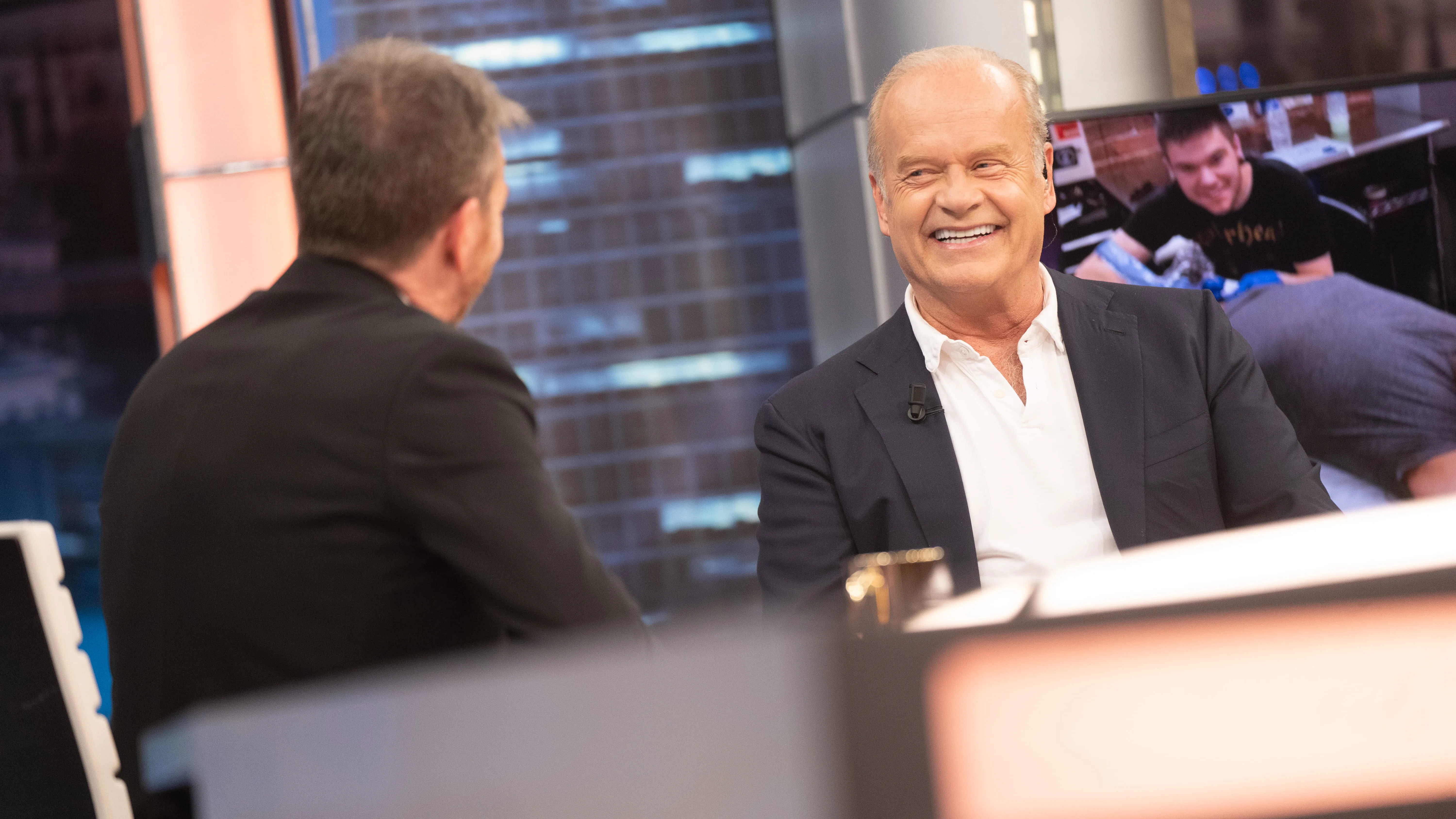 El oculto "sistema anticuernos" de Kelsey Grammer: "¿¡Lo has descubierto!?" El oculto "sistema anticuernos" de Kelsey Grammer: "¿¡Lo has descubierto!?"