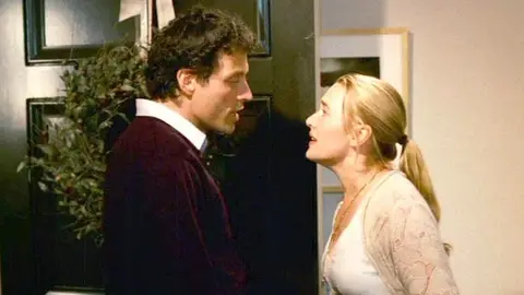 Kate Winslet y Rufus Sewell en The Holiday Kate Winslet y Rufus Sewell en The Holiday