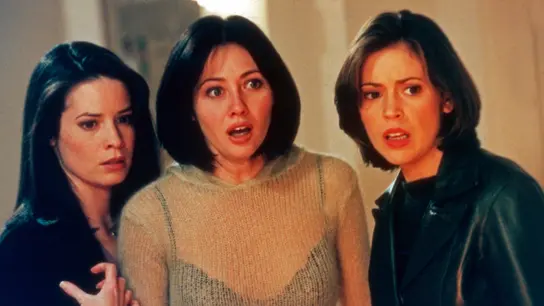 Holly Marie Combs, Shannen Doherty y Alyssa Milano en Embrujadas como Piper, Prue y Phoebe Halliwell Holly Marie Combs, Shannen Doherty y Alyssa Milano en Embrujadas como Piper, Prue y Phoebe Halliwell