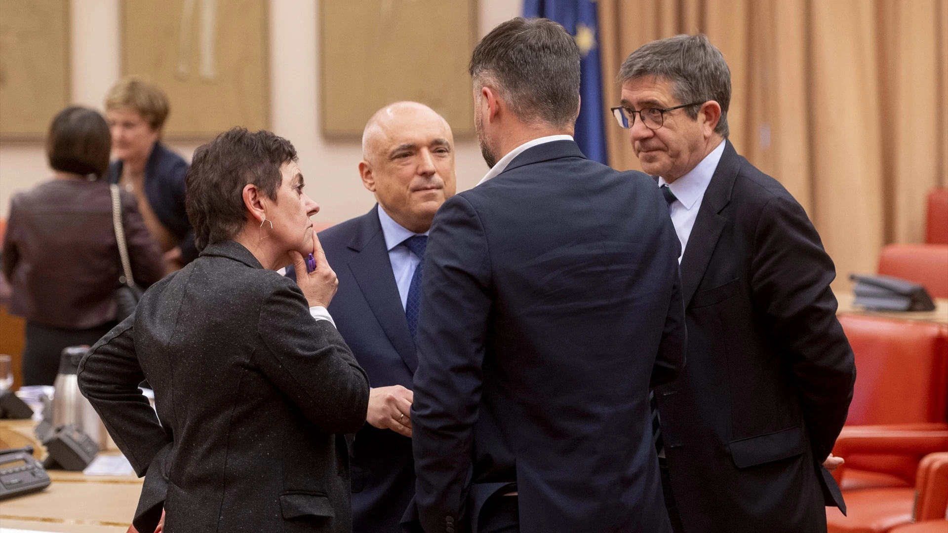 La diputada de EH Bildu en el Congreso Mertxe Aizpurua; el secretario general del Grupo Socialista en el Congreso de los Diputados, Rafael Simancas; el portavoz del Grupo Socialista en el Congreso, Patxi López y el portavoz de ERC en el Congreso, Gabriel Rufián La diputada de EH Bildu en el Congreso Mertxe Aizpurua; el secretario general del Grupo Socialista en el Congreso de los Diputados, Rafael Simancas; el portavoz del Grupo Socialista en el Congreso, Patxi López y el portavoz de ERC en el Congreso, Gabriel Rufián