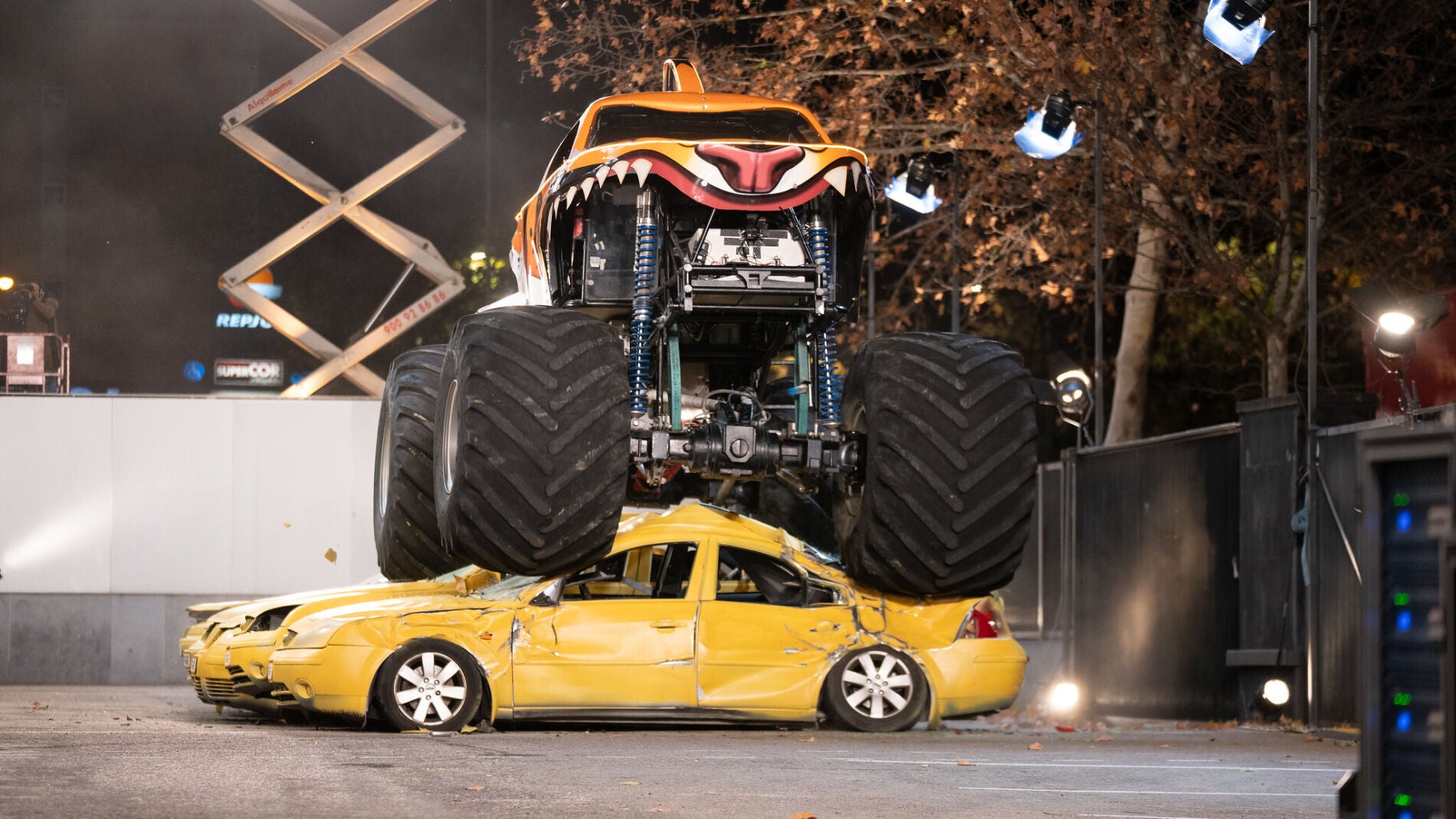 espectacular-exhibici-n-de-monster-truck-impresiona-a-n-m-s-a-c-mara