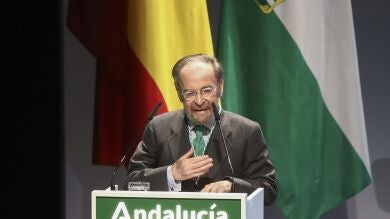 Muere el periodista y escritor Antonio Burgos por una enfermedad respiratoria a los 80 años