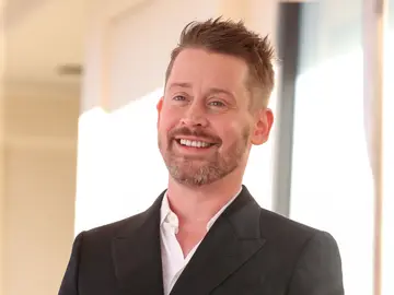 Macaulay Culkin tras recibir su estrella en el Paseo de la Fama Macaulay Culkin tras recibir su estrella en el Paseo de la Fama