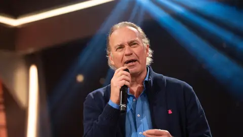 Bertín Osborne sorprende en El Hormiguero con su nuevo villancico para esta Navidad Bertín Osborne sorprende en El Hormiguero con su nuevo villancico para esta Navidad