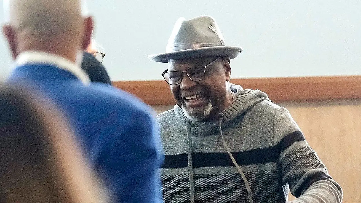 Declarado inocente un hombre que pasó 48 años en prisión Glynn Simmons, tras ser declarado inocente