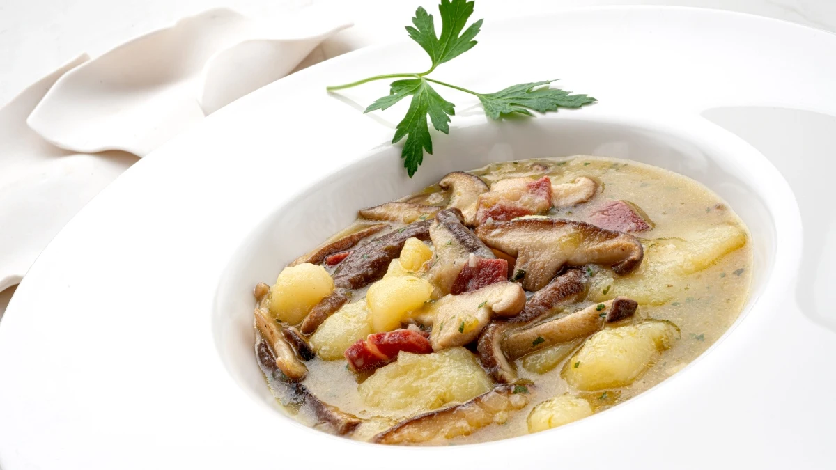 Argui&ntilde;ano, sobre la receta de Patatas con setas y jam&oacute;n: "Un guiso sencillo pero muy rico &iexcl;Atentos todos!"