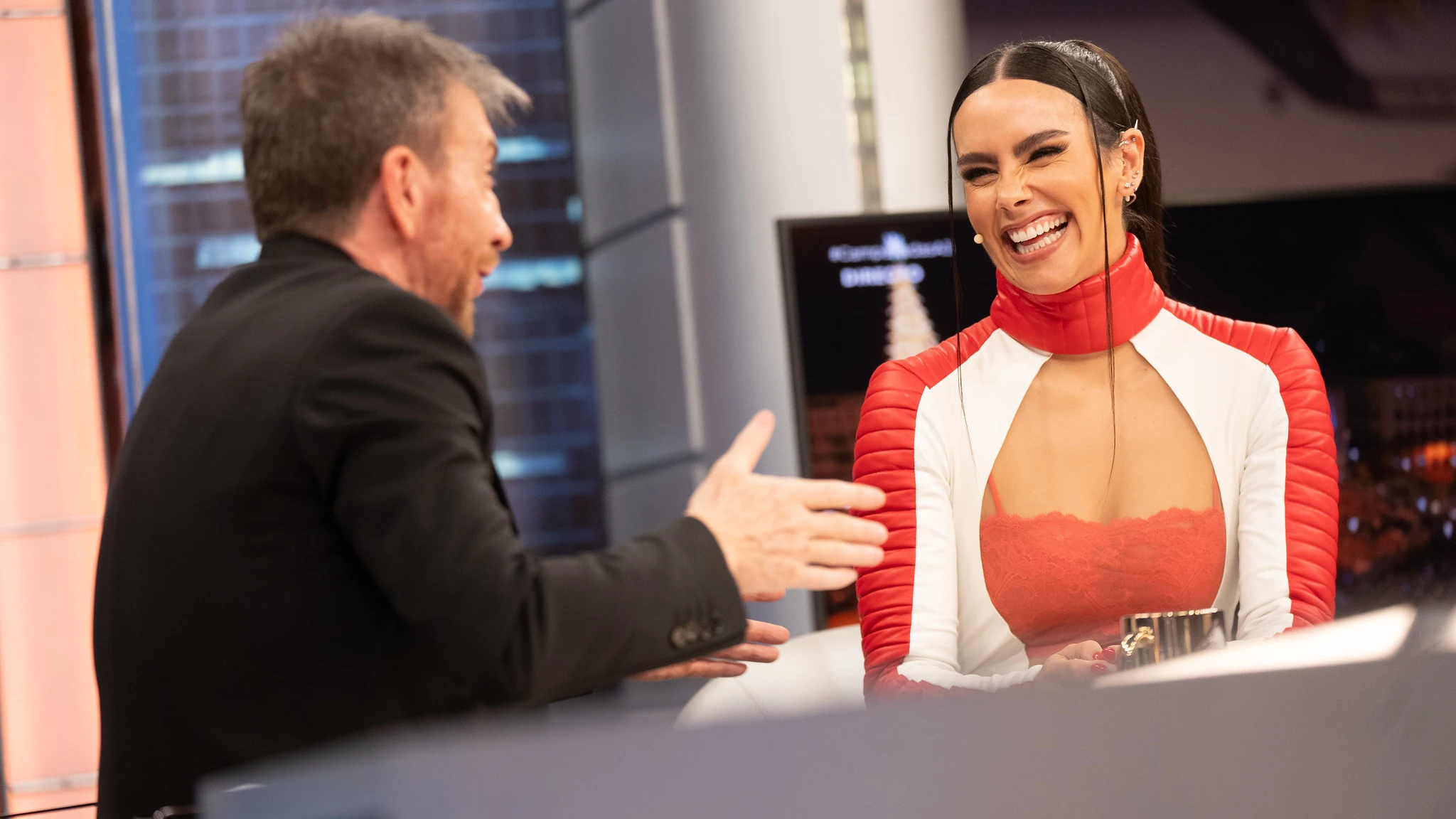 Cristina Pedroche responde a las críticas sobre su vestuario... ¡Y aparece en El Hormiguero un rompedor look! Cristina Pedroche responde a las críticas sobre su vestuario... ¡Y aparece en El Hormiguero un rompedor look!