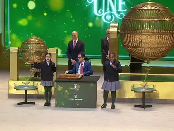 Así ha sido el momento en que ha caído el tercer premio de la Lotería de Navidad 2023 Así ha sido el momento en que ha caído el tercer premio de la Lotería de Navidad 2023