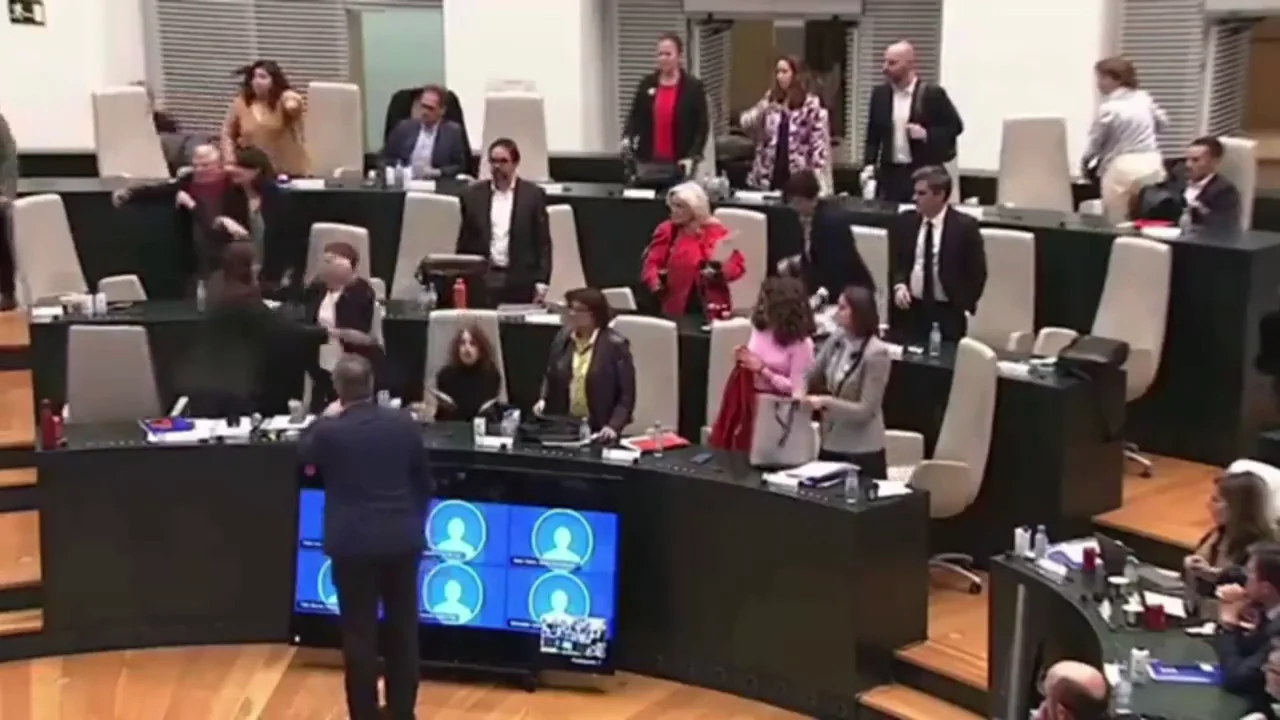 Ortega Smith lanza una lata contra un concejal de Más Madrid Ortega Smith lanza una lata contra un concejal de Más Madrid