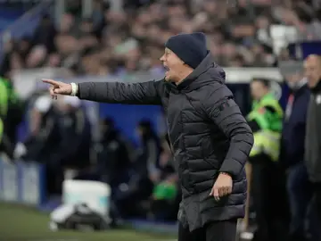 Luis García Plaza dando instrucciones durante el Alavés - Real Madrid (0-1) Luis García Plaza dando instrucciones durante el Alavés - Real Madrid (0-1)