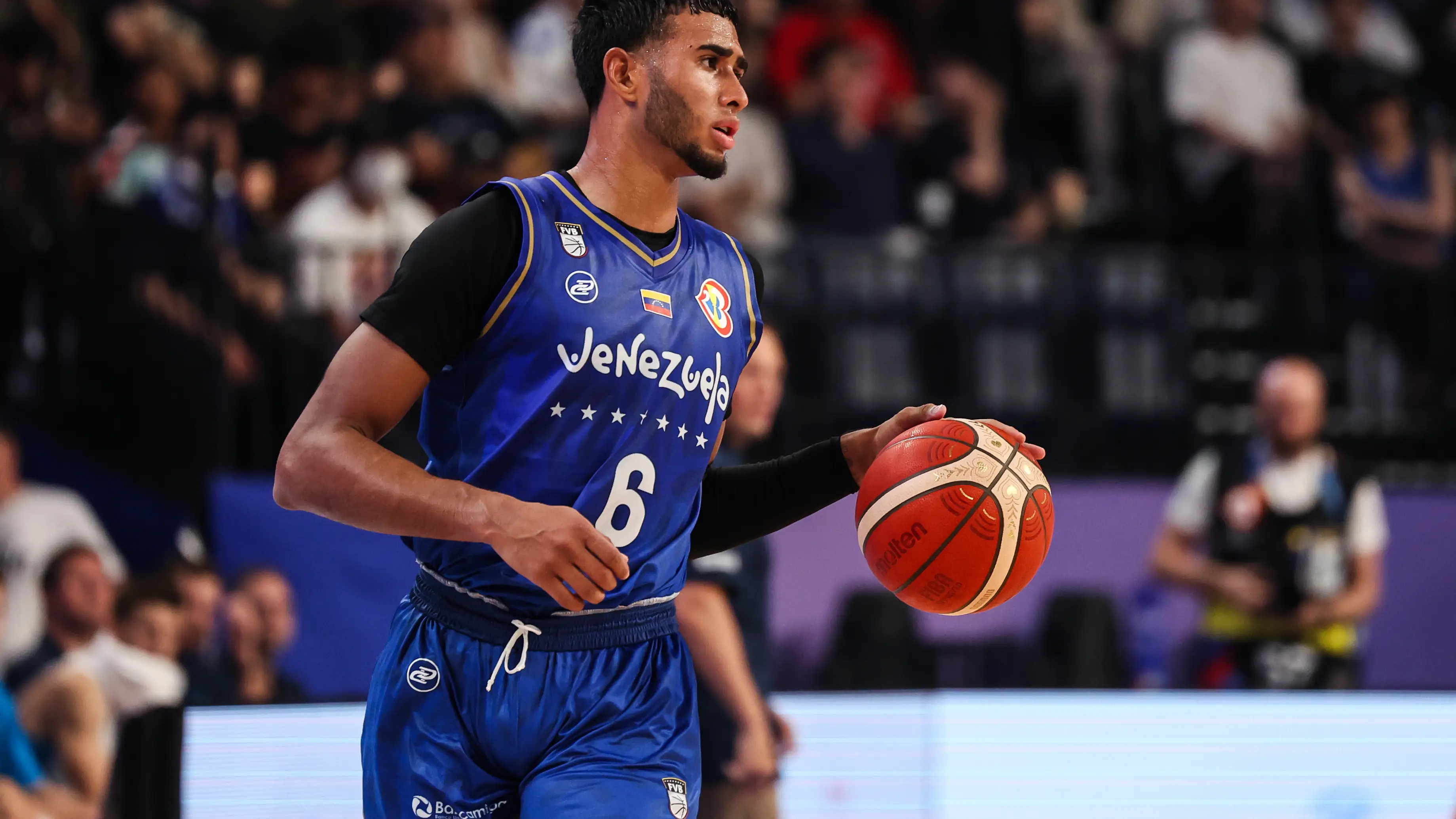 Garly Sojo jugando un partido con Venezuela en el último Mundial de baloncesto Garly Sojo jugando un partido con Venezuela en el último Mundial de baloncesto