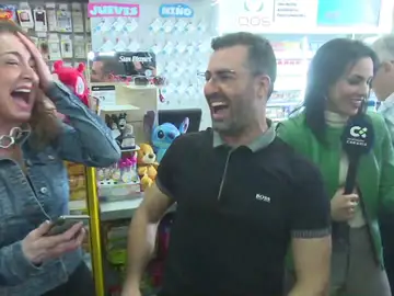 Así se enteran de que ha tocado el Gordo en la gasolinera de Tenerife Así se enteran de que ha tocado el Gordo en la gasolinera de Tenerife