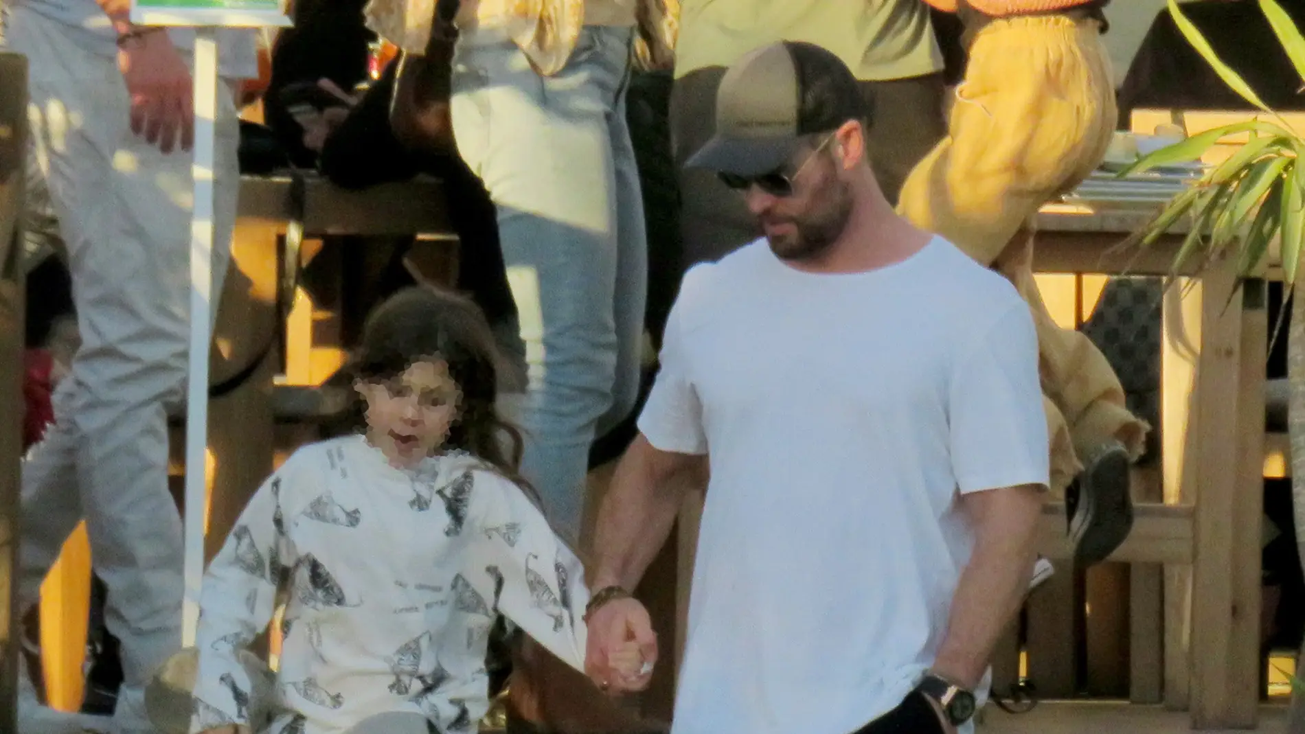 Chris Hemsworth con su hija