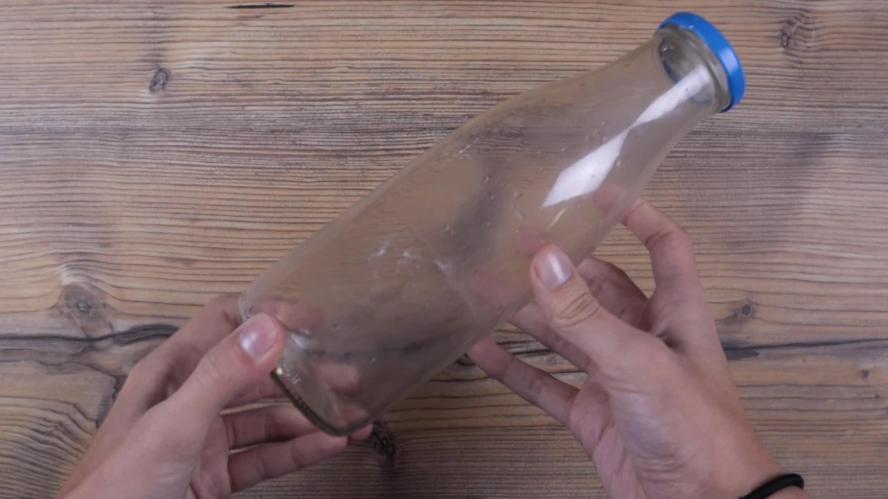 La suciedad a la que no llegamos: ¿cómo limpiar las botellas reutilizables por  dentro?
