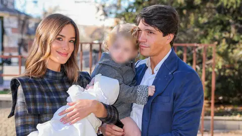 María Pombo y Pablo Castellano en el bautizo de su hija Vega María Pombo y Pablo Castellano en el bautizo de su hija Vega