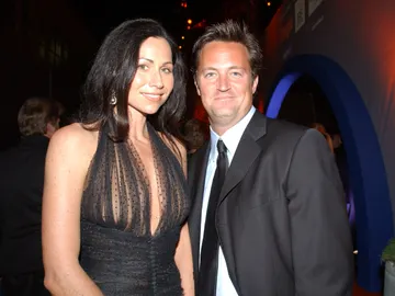 Minnie Driver y Matthew Perry Minnie Driver y Matthew Perry
