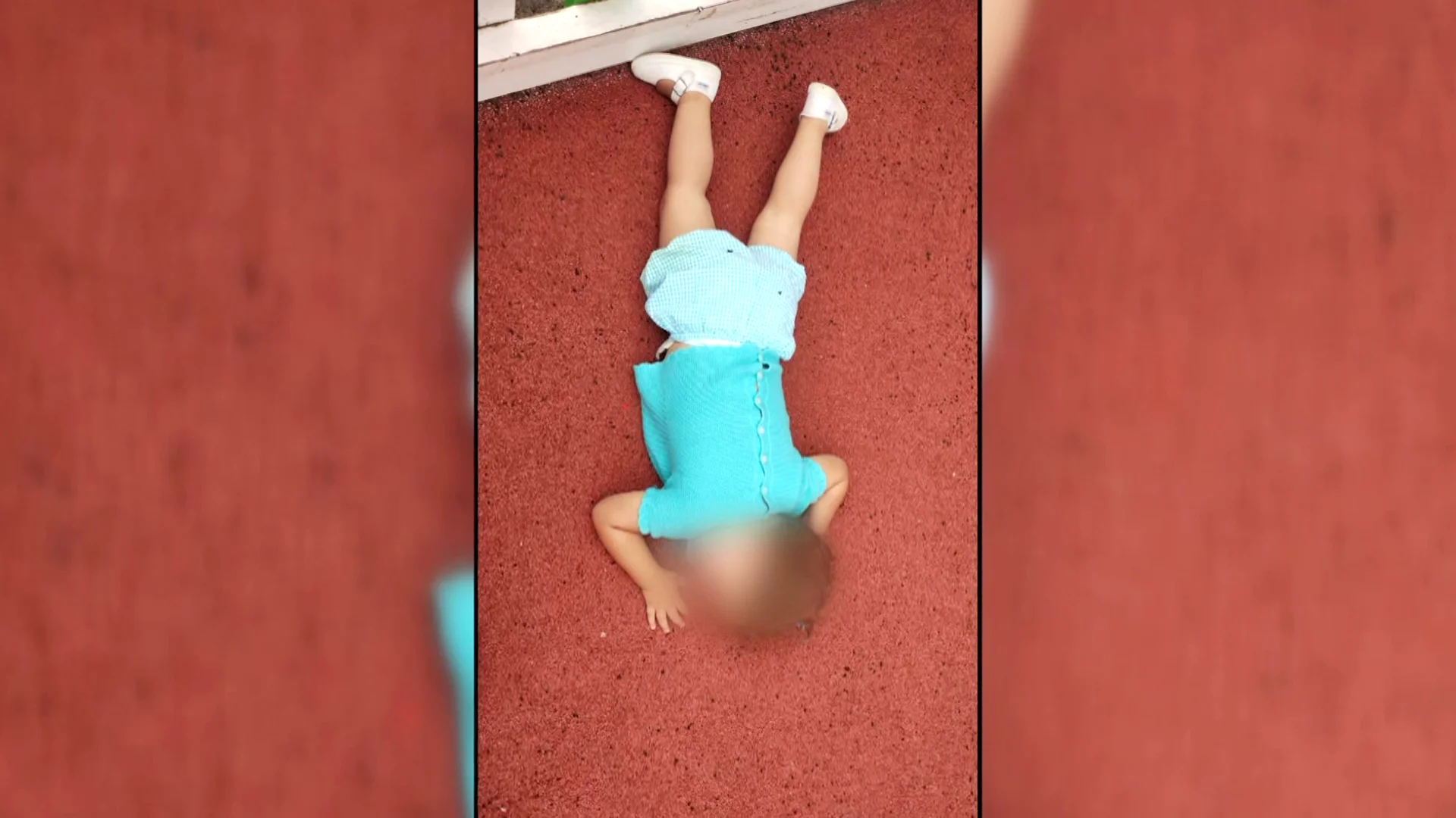 Bebés maniatados e inmóviles en el baño como forma de castigo de esta guardería Bebés maniatados e inmóviles en el baño como forma de castigo de esta guardería
