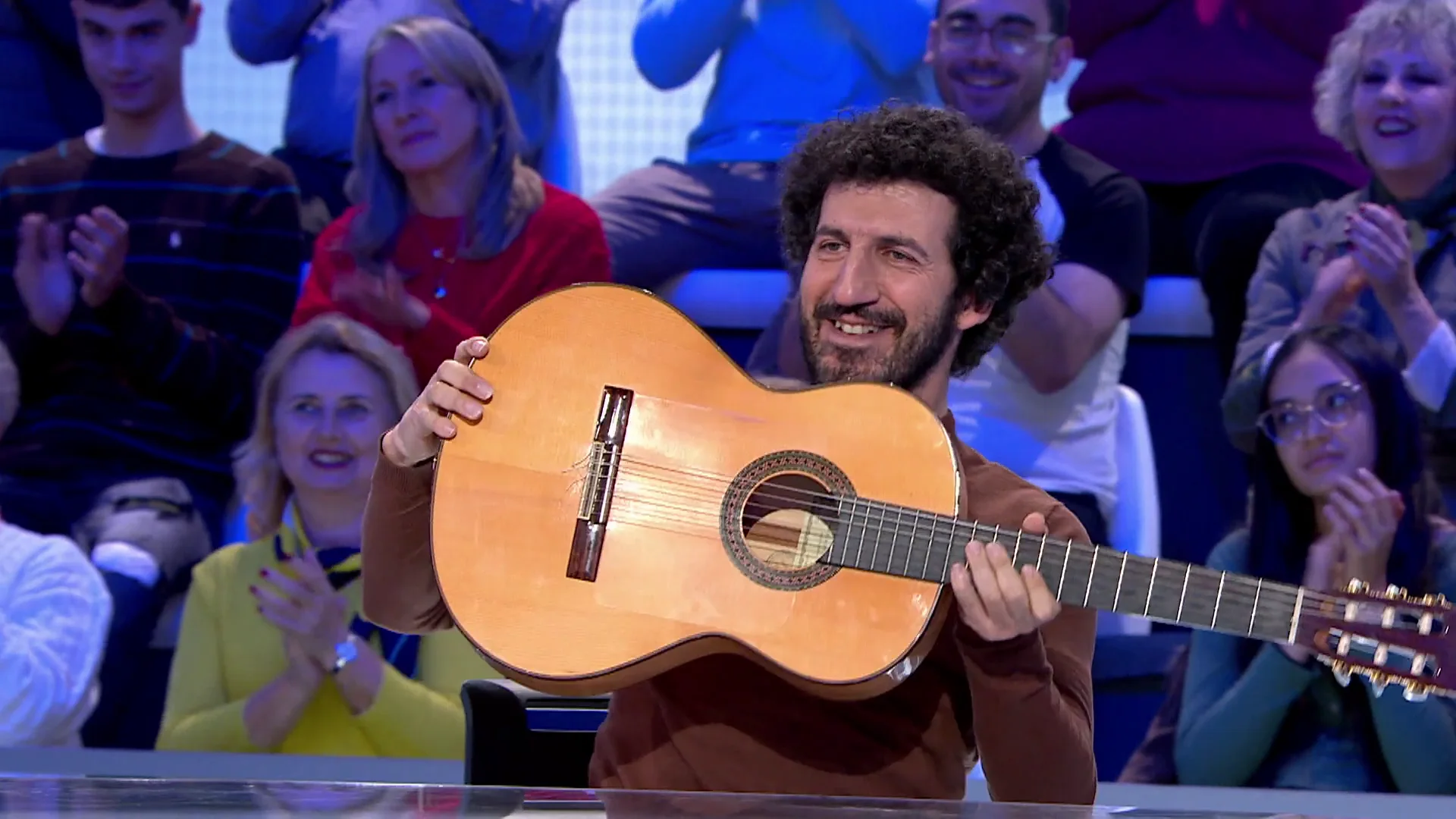 ¡Despedida por todo lo alto! Marwán enamora con la guitarra en su despedida de Pasapalabra ¡Despedida por todo lo alto! Marwán enamora con la guitarra en su despedida de Pasapalabra