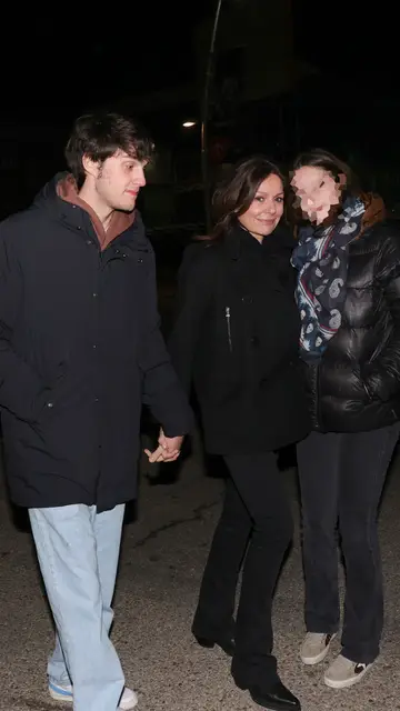 Nuria González, junto a sus dos hijos Nuria González, junto a sus dos hijos