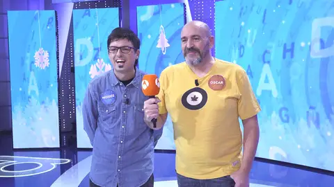 ¡Más difícil que el Rosco! La divertida prueba de villancicos que pone a Óscar y Moisés contra las cuerdas ¡Más difícil que el Rosco! La divertida prueba de villancicos que pone a Óscar y Moisés contra las cuerdas