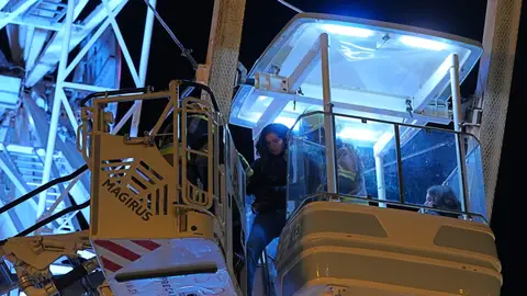 Desalojan la noria navideña en San Sebastián por una avería Desalojan la noria navideña en San Sebastián por una avería