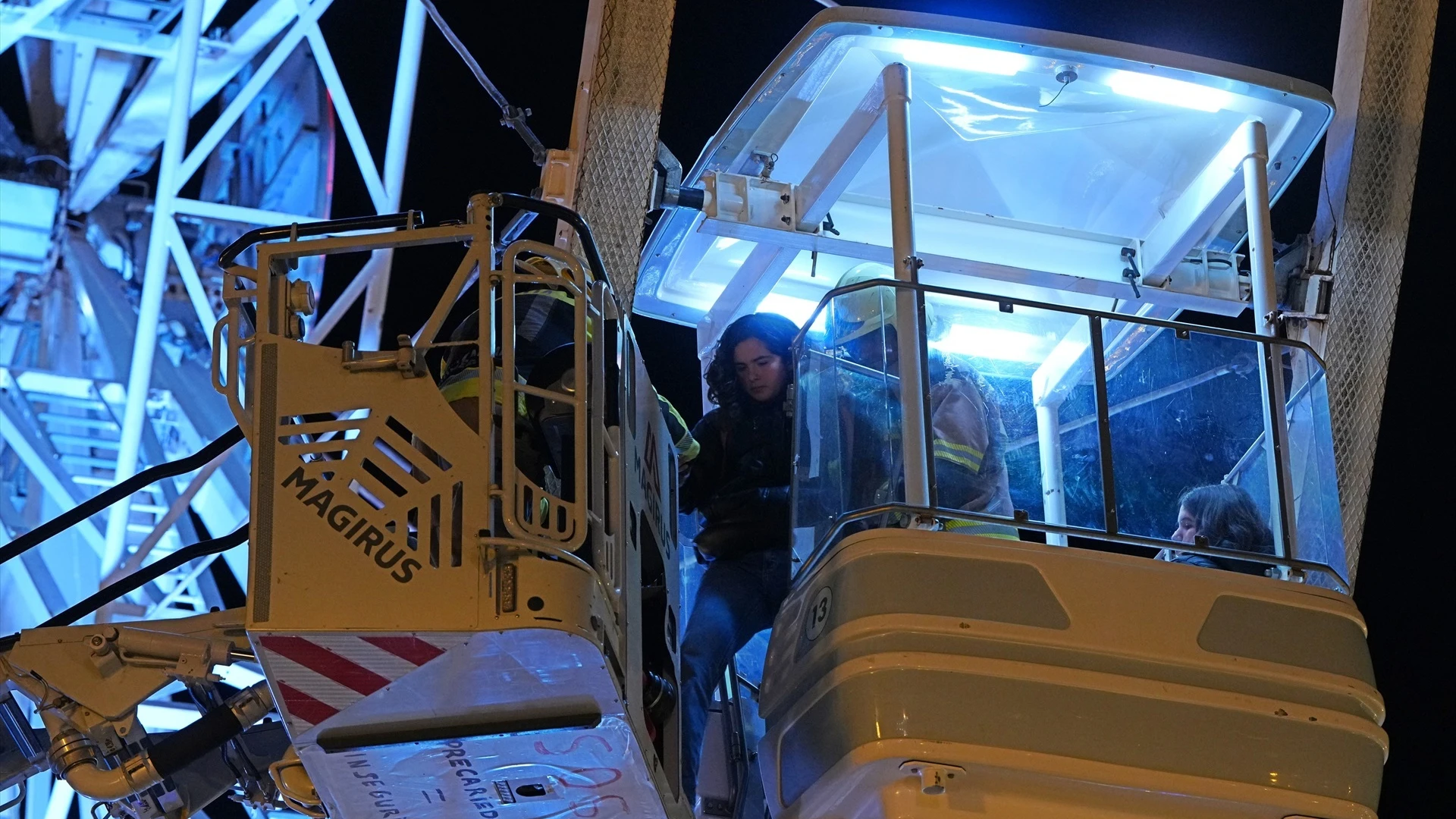 Desalojan la noria navideña en San Sebastián por una avería Desalojan la noria navideña en San Sebastián por una avería