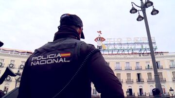 Polic&iacute;a Nacional en la Puerta del Sol