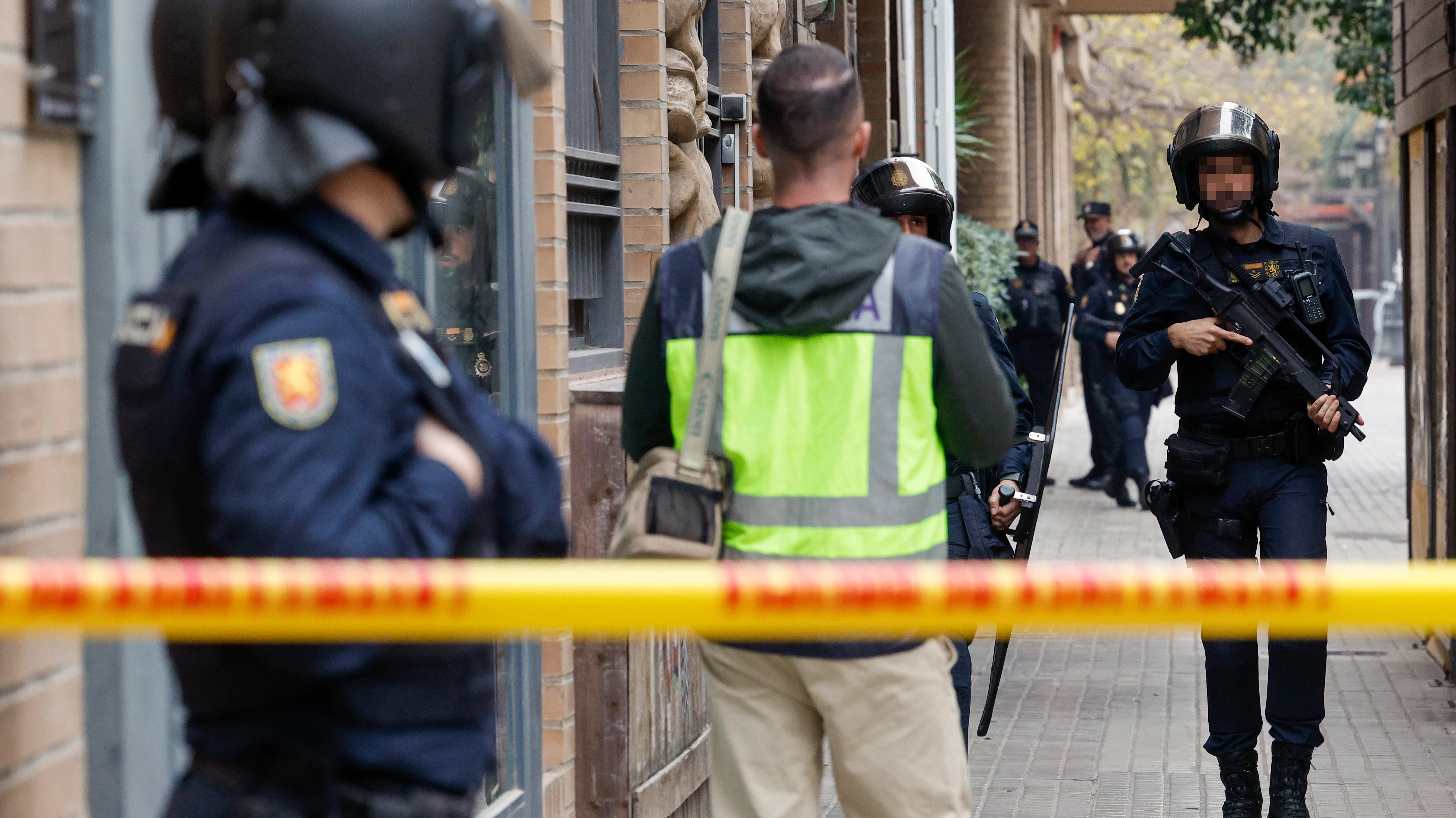 Imagen de agentes de la Polic&iacute;a Nacional en Benimaclet