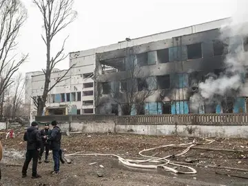 Un edificio atacado en Ucrania Un edificio atacado en Ucrania
