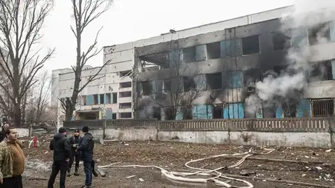 Un edificio atacado en Ucrania