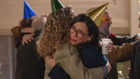 Una Nochevieja para recordar: el barrio da la bienvenida a 1983 con una celebración muy especial Una Nochevieja para recordar: el barrio da la bienvenida a 1983 con una celebración muy especial