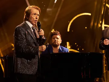 ¡Menudo arranque! Raphael, Pablo López y Antonio Orozco protagonizan una actuación inolvidable ¡Menudo arranque! Raphael, Pablo López y Antonio Orozco protagonizan una actuación inolvidable