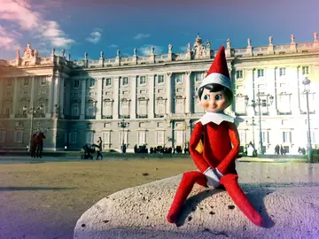 El elfo travieso, ayudante de Papá Noel, de visita en Madrid por Navidad El elfo travieso, ayudante de Papá Noel, de visita en Madrid por Navidad
