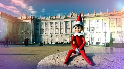 El elfo travieso, ayudante de Papá Noel, de visita en Madrid por Navidad El elfo travieso, ayudante de Papá Noel, de visita en Madrid por Navidad