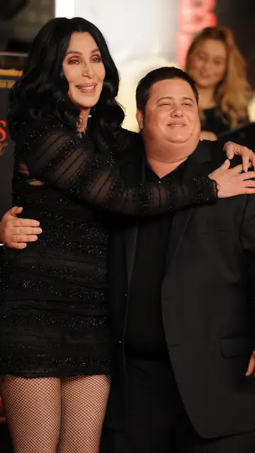 Cher y su hijo Chaz Cher y su hijo Chaz