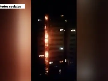 El edificio incendiado El edificio incendiado