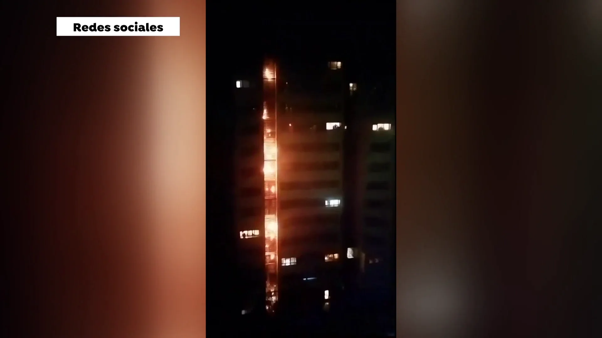El edificio incendiado El edificio incendiado