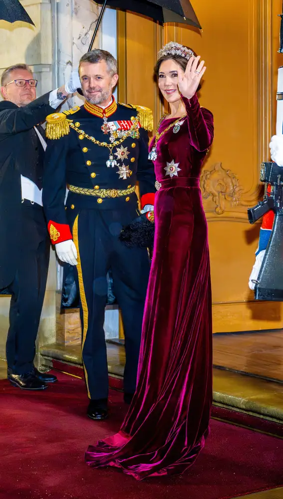 Los príncipes Federico y Mary de Dinamarca en la cena de gala de Año Nuevo