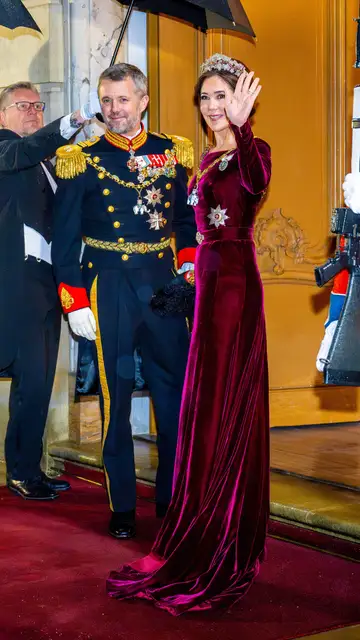 Los príncipes Federico y Mary de Dinamarca en la cena de gala de Año Nuevo Los príncipes Federico y Mary de Dinamarca en la cena de gala de Año Nuevo