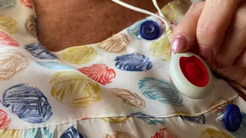 El timo del "botón rojo": Nueva estafa a mayores El timo del "botón rojo": Nueva estafa a mayores