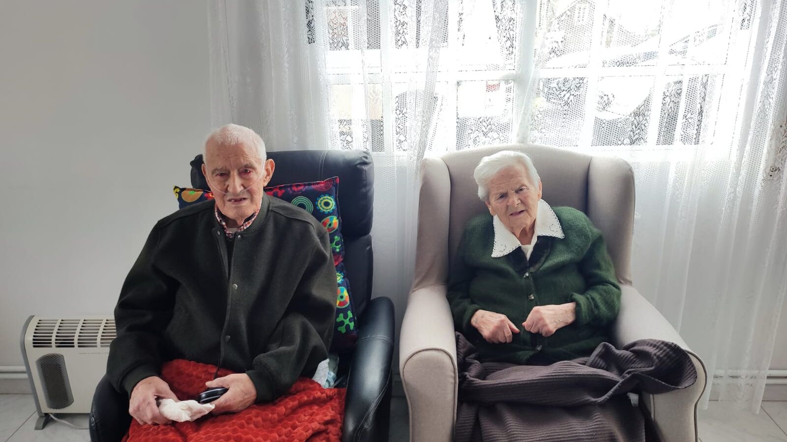 El secreto de Sara y Florentino, los vecinos centenarios de Vila de Cruces que llevan 77 años casados