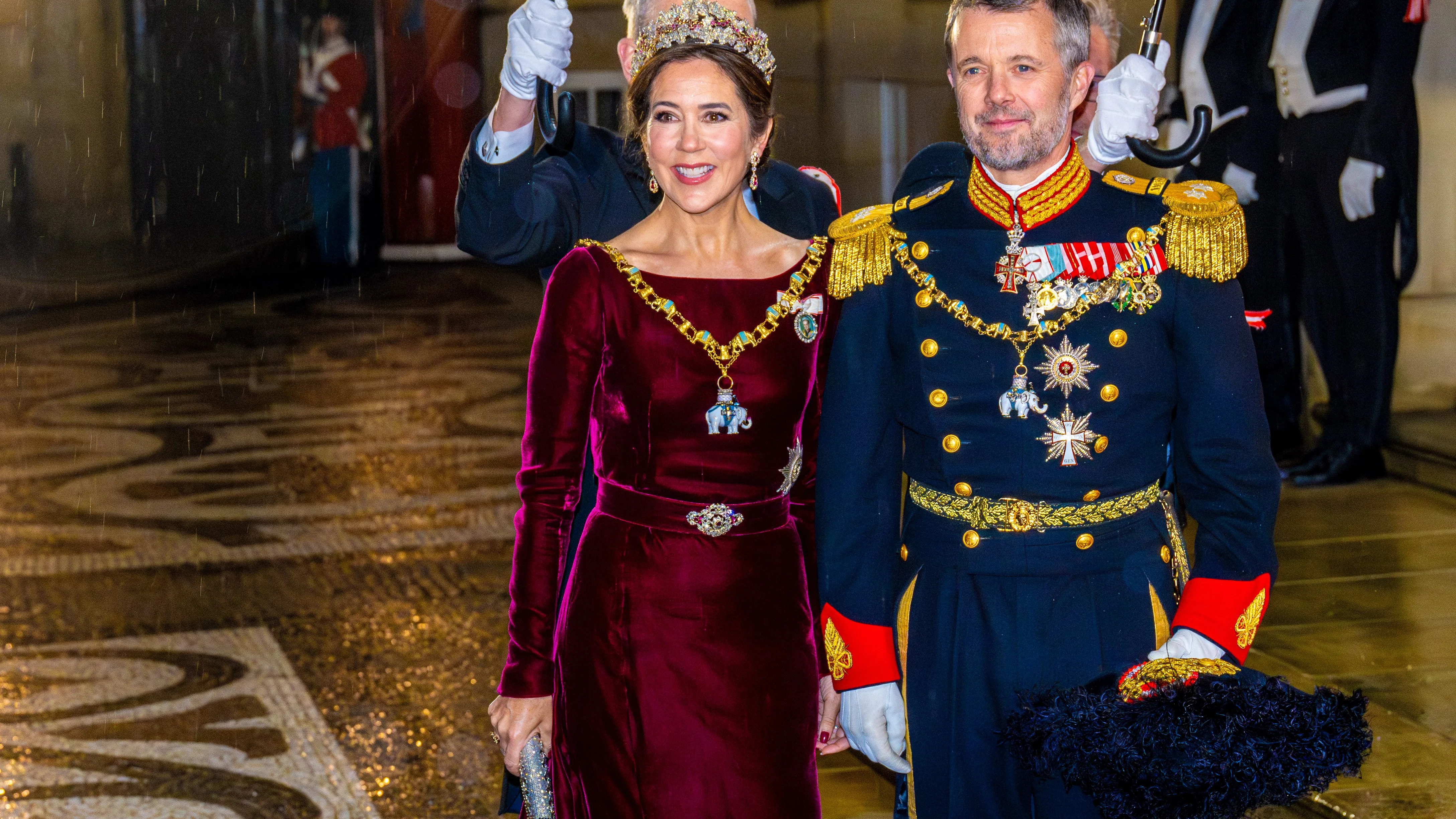 Federico y Mary de Dinamarca tras la inesperada abdicación de la reina Margarita Federico y Mary de Dinamarca tras la inesperada abdicación de la reina Margarita