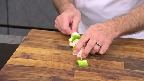 Monta las brochetas Monta las brochetas