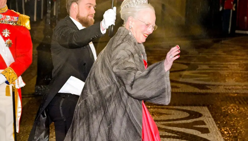 La reina Margarita en la cena de gala de Año Nuevo