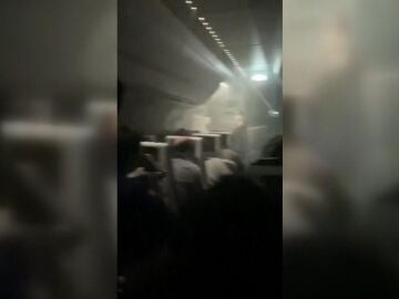 Vídeo desde dentro del avión de Japón en llamas