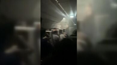 VÍDEO| Así se vivió desde dentro el aterrizaje de emergencia del avión en llamas de Tokio